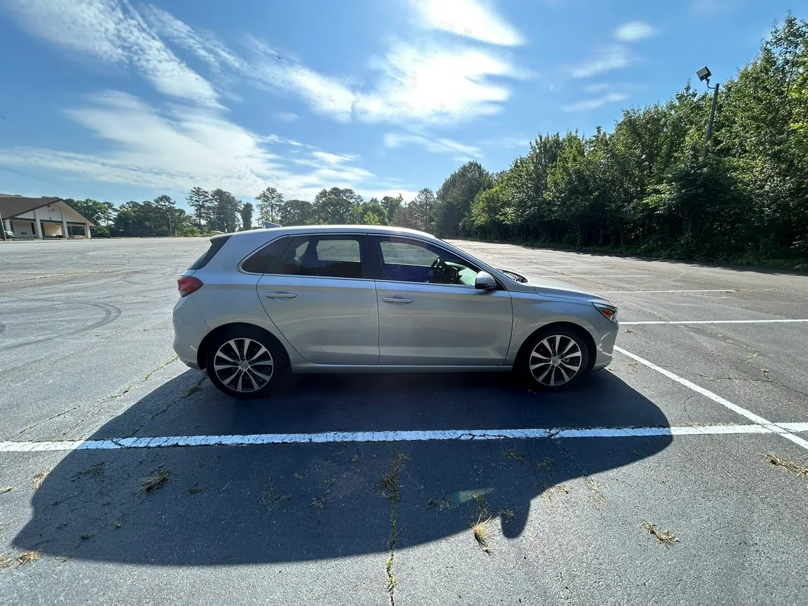 2019 Hyundai Elantra GT 3